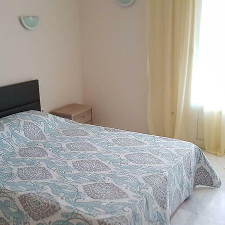 Galini Apartment Лутраки Екстериор снимка