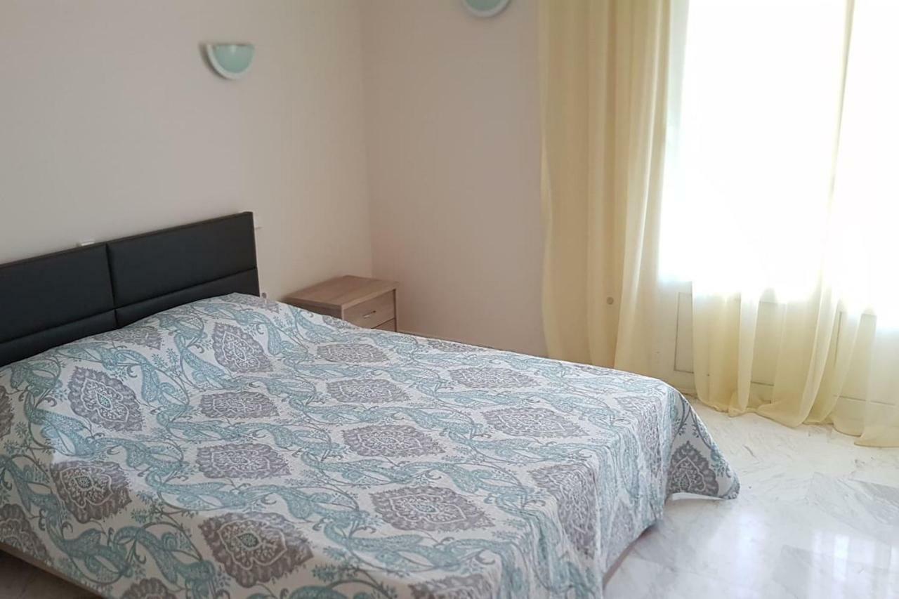 Galini Apartment Лутраки Екстериор снимка