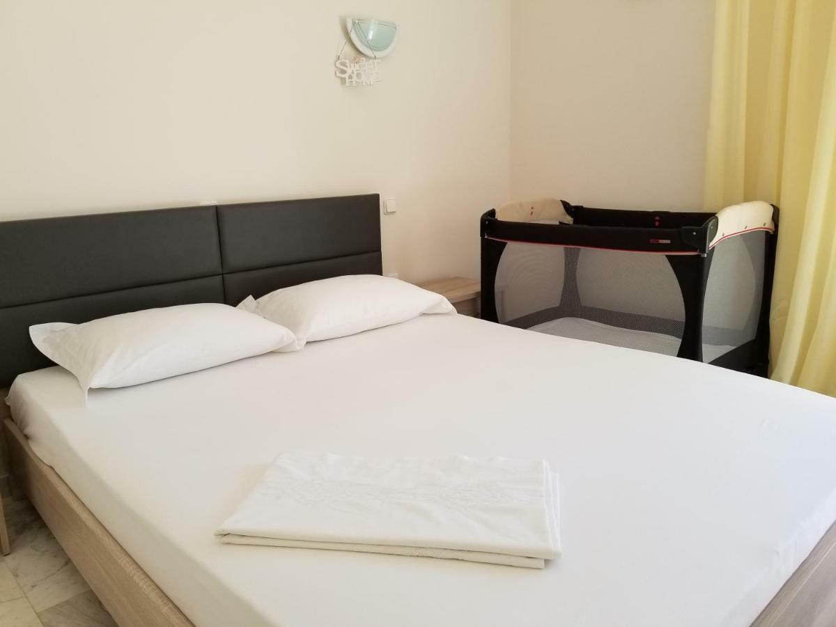 Galini Apartment Лутраки Екстериор снимка